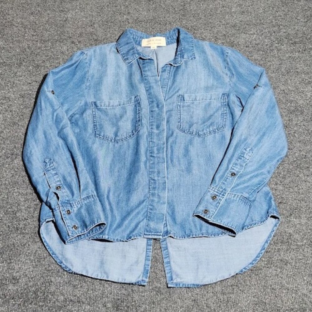 Cloth & Stone Women's Collared V-neck Denim Button-Down in size XS